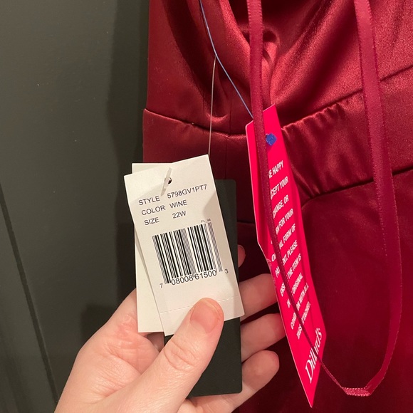 Trumpet style formal gown - Picture 5 of 7